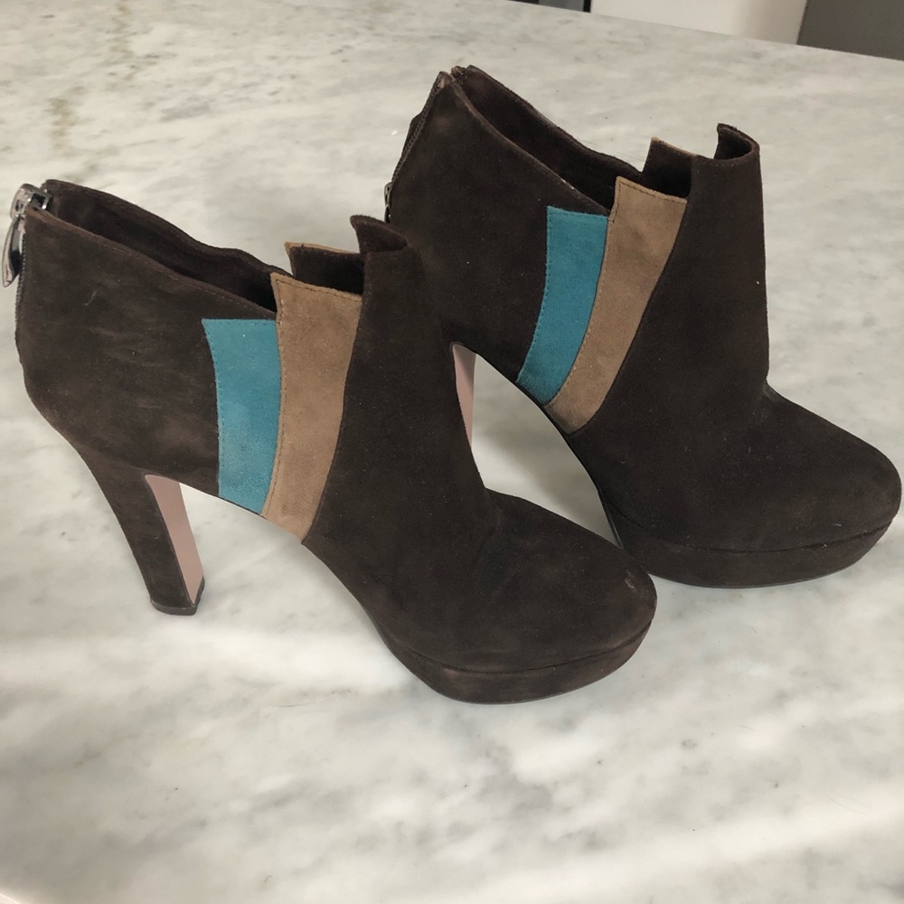 Beautiful Italian suede booties